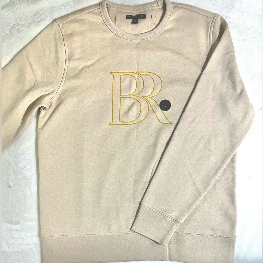 Brand new Banana republic women’s logo crew neck. Size L.